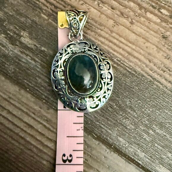 Stunning Large Oval Labradorite Necklace Pendant Womens Statement Piece New - Picture 5 of 6